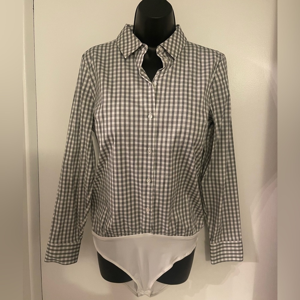 NWT Women’s Size Medium Express Button Up Body Top